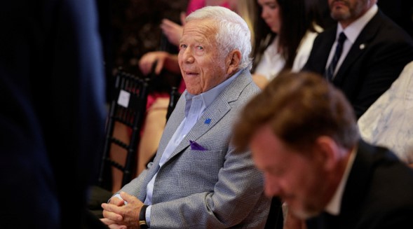 Robert Kraft dona 5 millones de dólares para construir un nuevo centro Jabad en su ciudad natal de Massachusetts