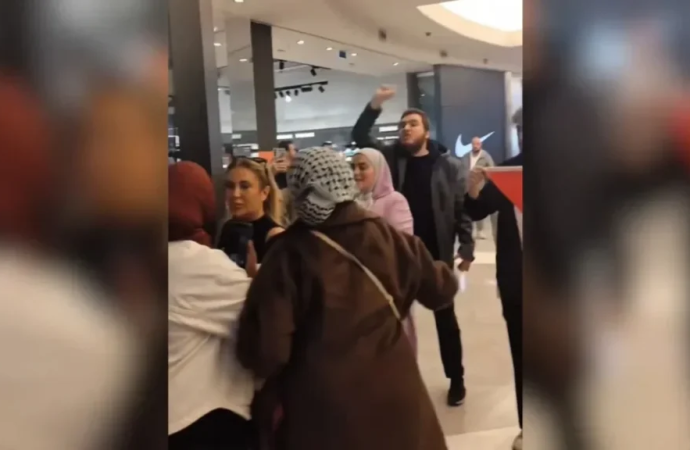 Turba ataca a israelíes: Mujer rescatada de una multitud propalestina en un centro comercial de Estambul