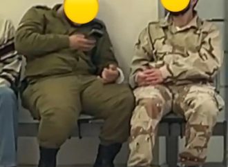 Indignación en Israel: Un joven judío ortodoxo (Bajur Yeshivá) es llevado al hospital encadenado de pies y manos
