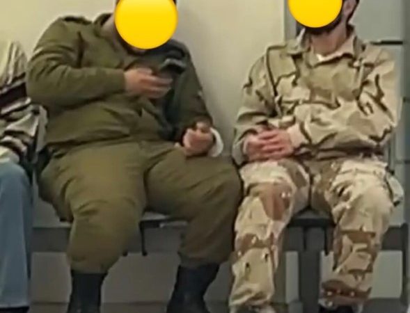Indignación en Israel: Un joven judío ortodoxo (Bajur Yeshivá) es llevado al hospital encadenado de pies y manos
