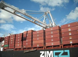 El hundimiento de un buque fletado por ZIM vuelve a poner el foco en la continuidad marítima