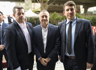 Con un emotivo acto comunitario organizado por AMIA, DAIA y OSA, se conmemoró el tercer aniversario de la masacre del 7 de octubre